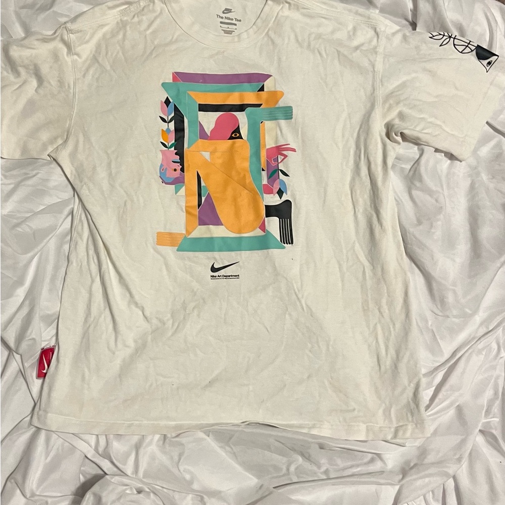Rare Nike Vintage White Abstract Art Tee with Vibrant Abstract Design Mens M